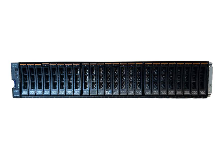 IBM Macierz V3700 v1 24 SFF 2x kontroler 2x zasilacz 7x SSD 400GB 17x HDD 900GB